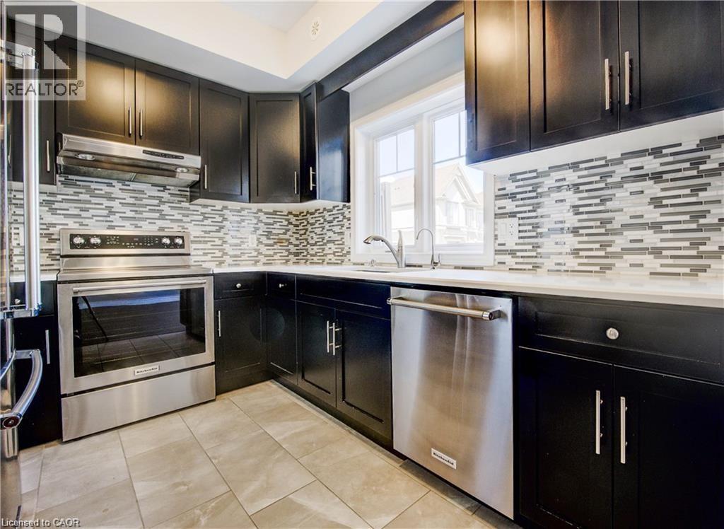 70 WILLOWRUN Drive Unit# F2, Kitchener, Ontario