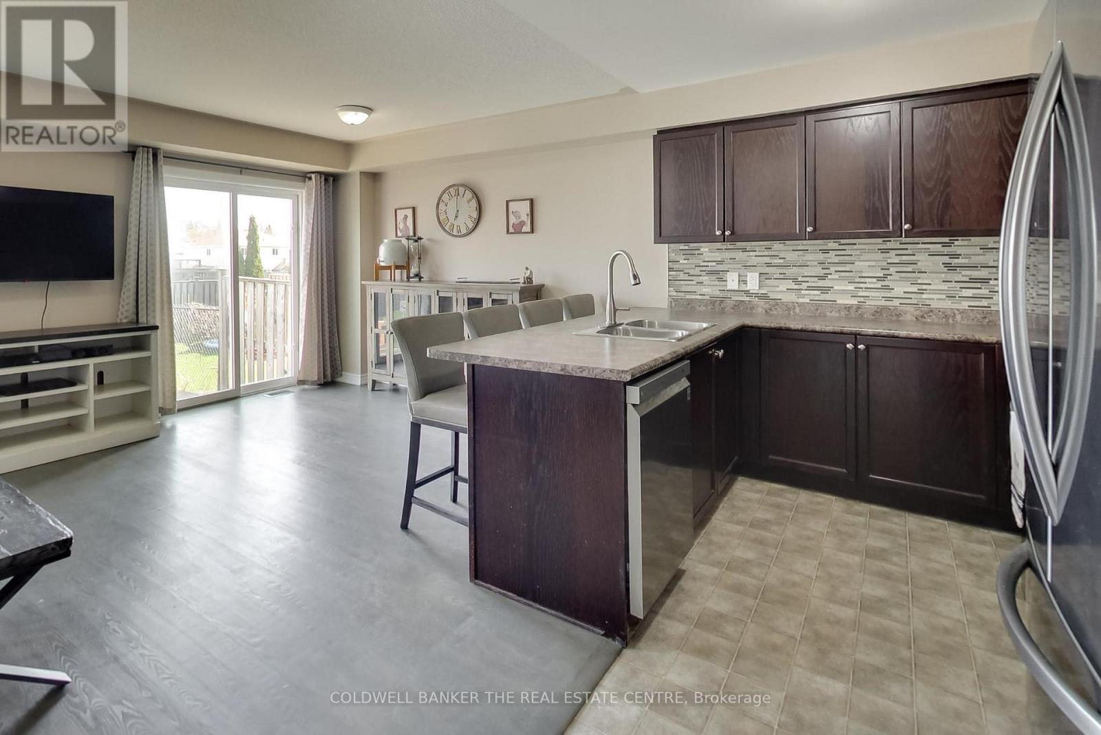 24 Michelle Drive, Orillia, Ontario  L3V 0B4 - Photo 3 - S13084750
