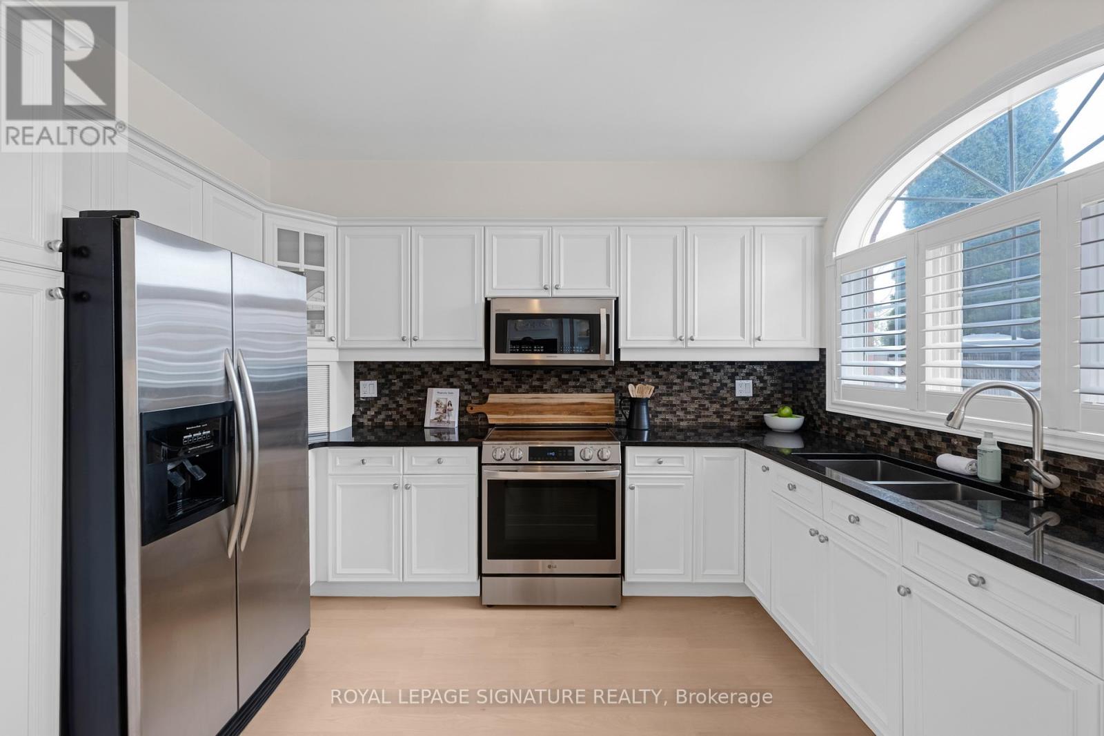18 Hibbins Avenue, Ajax, Ontario  L1T 4C4 - Photo 10 - E13079480