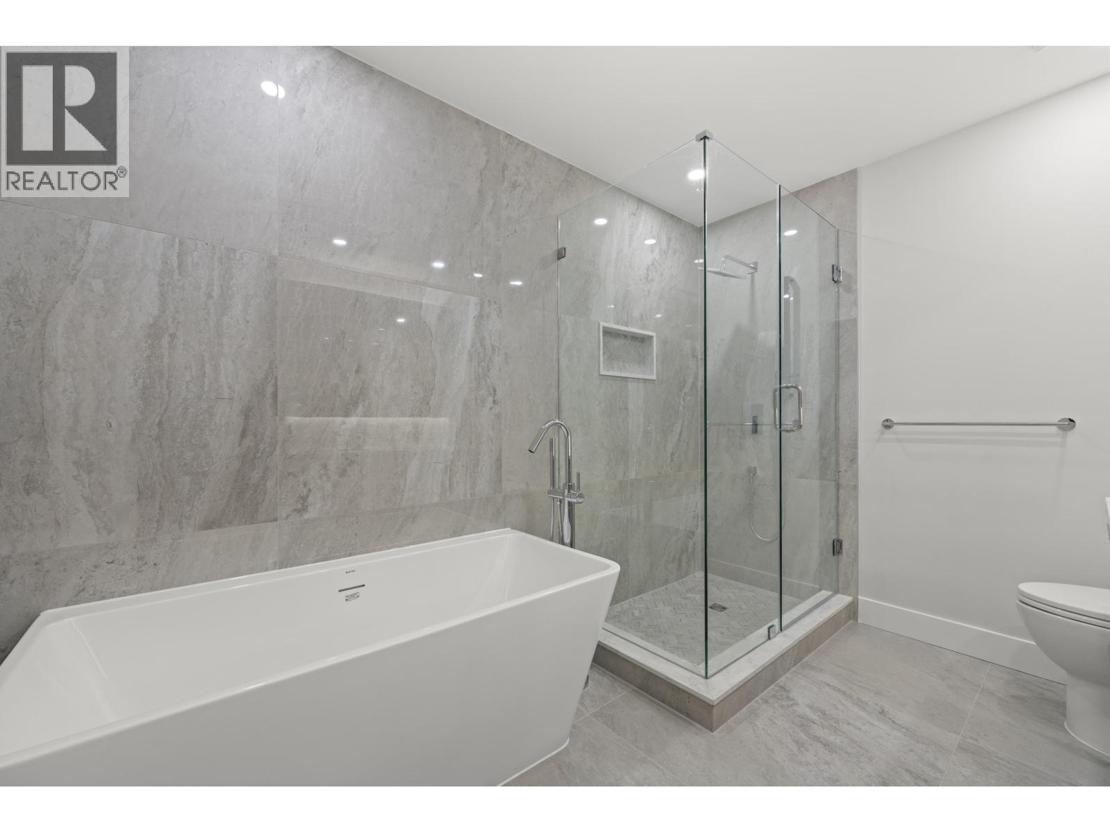 305 423 6th Street, West Vancouver, British Columbia  V7T 0A1 - Photo 31 - R3119236