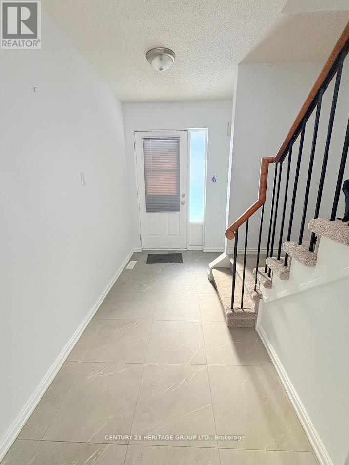 607 Gibney Crescent, Newmarket, Ontario  L3X 1Y3 - Photo 4 - N13083894