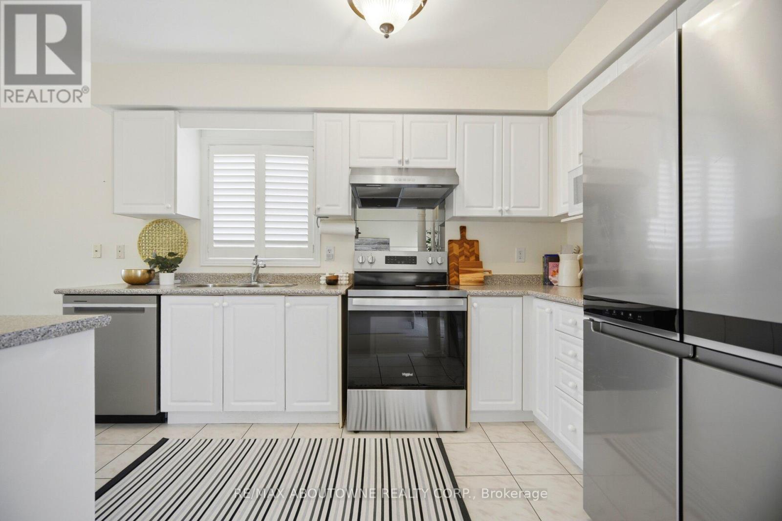 2029 Blue Jay Boulevard, Oakville, Ontario  L6M 3R4 - Photo 12 - W13084694