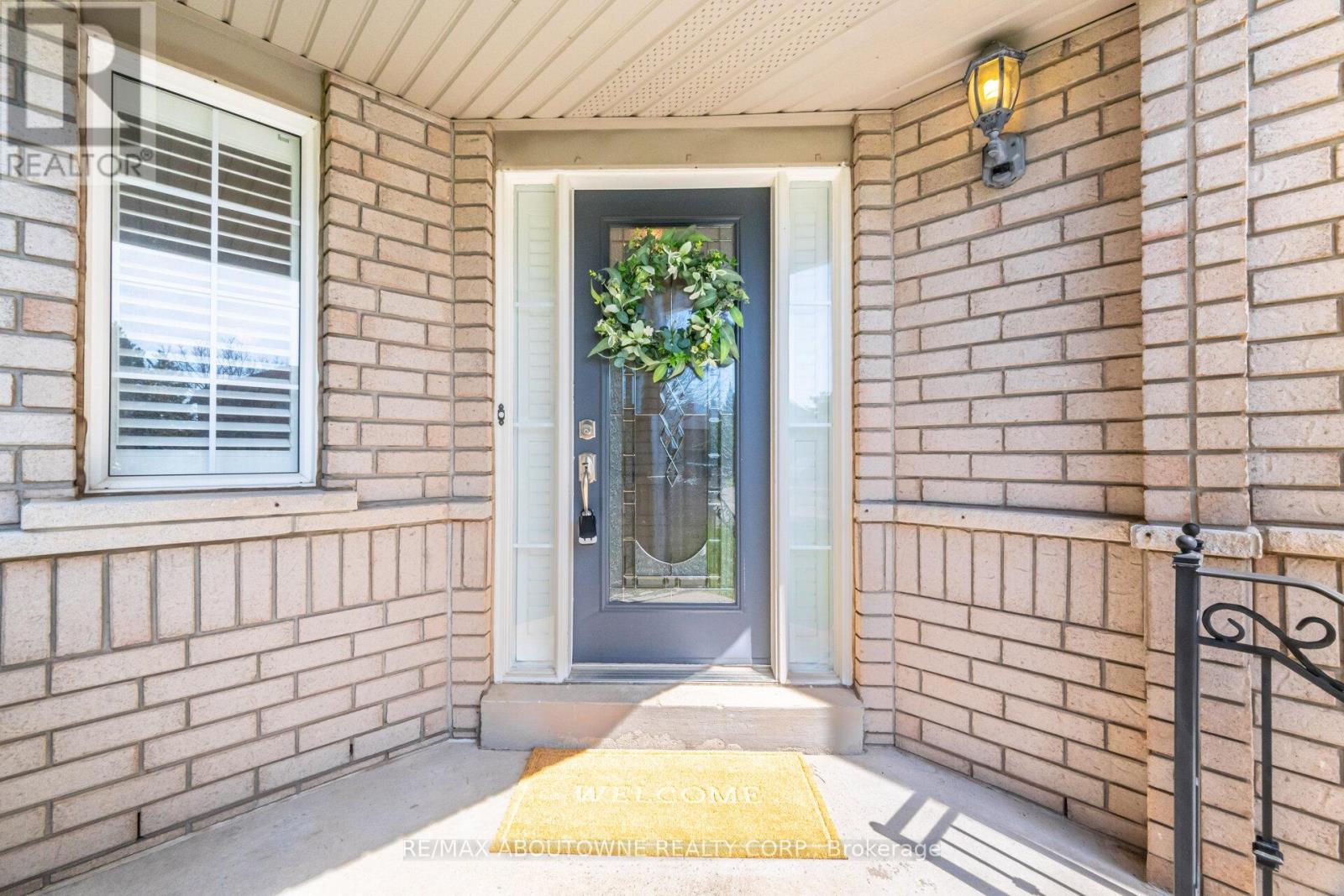 2029 Blue Jay Boulevard, Oakville, Ontario  L6M 3R4 - Photo 4 - W13084694