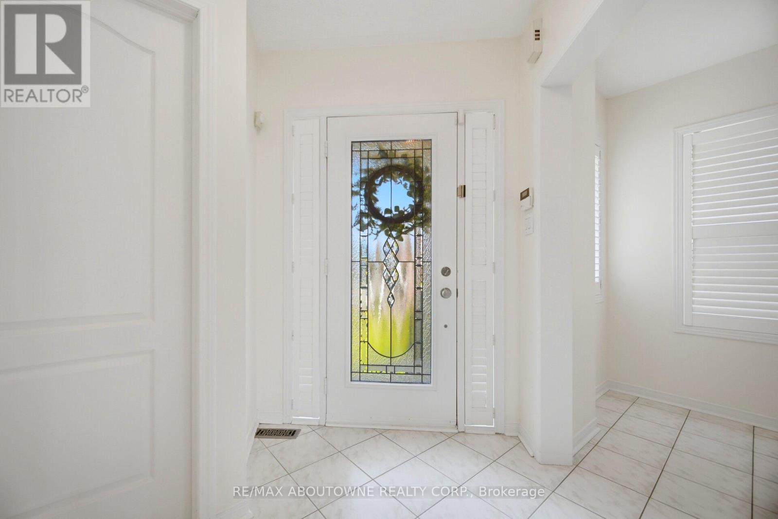 2029 Blue Jay Boulevard, Oakville, Ontario  L6M 3R4 - Photo 5 - W13084694