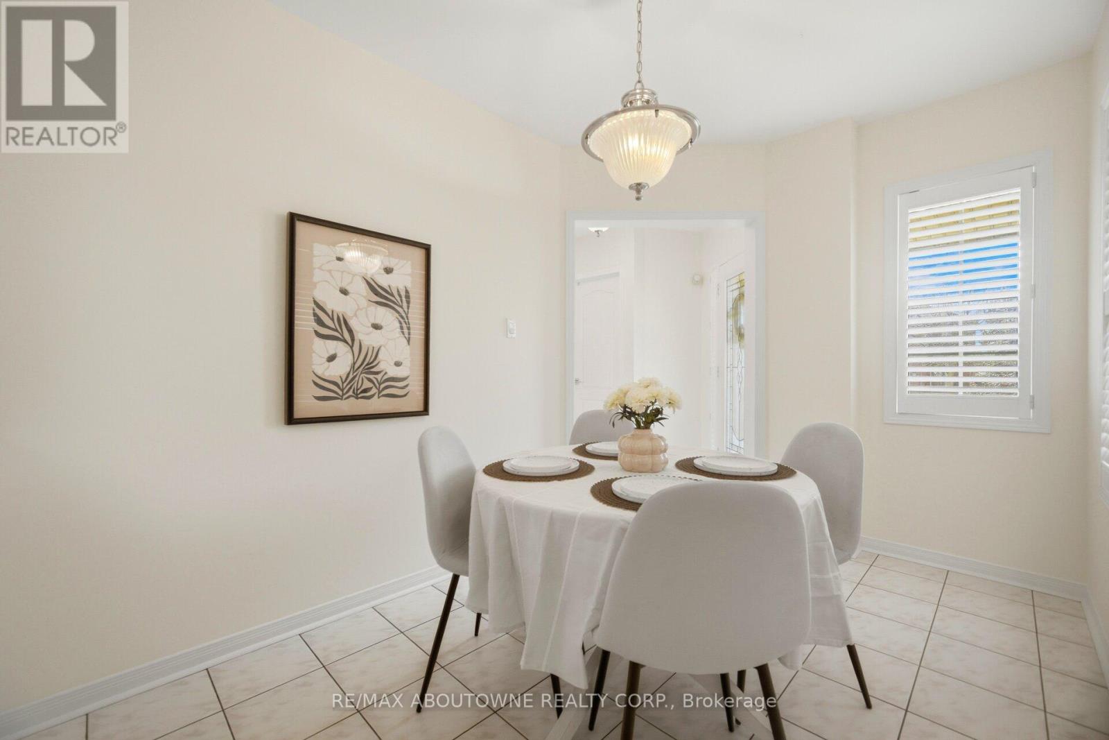 2029 Blue Jay Boulevard, Oakville, Ontario  L6M 3R4 - Photo 7 - W13084694