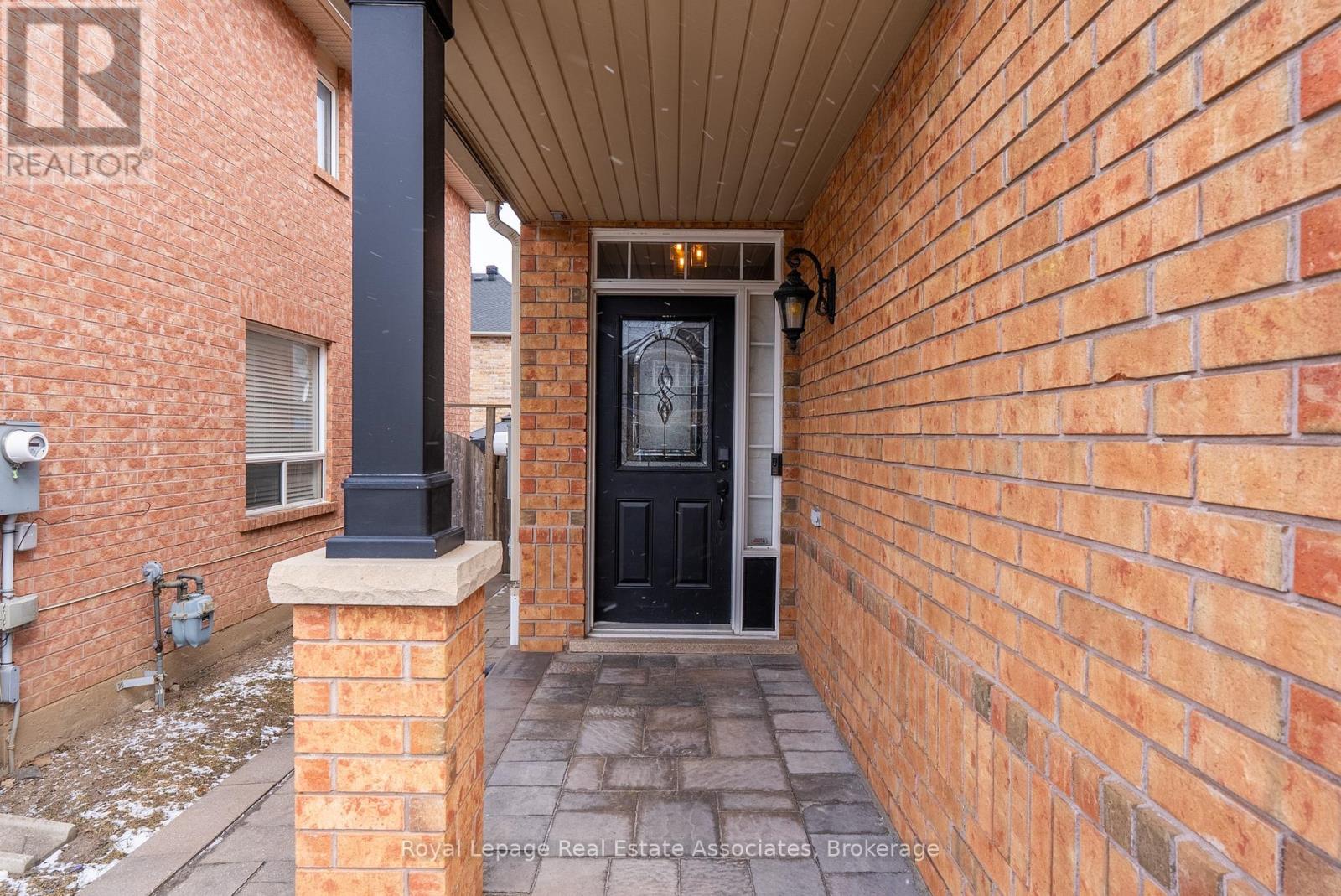 46 Dehaviland Crescent, Brampton, Ontario  L6X 0M9 - Photo 3 - W13084704