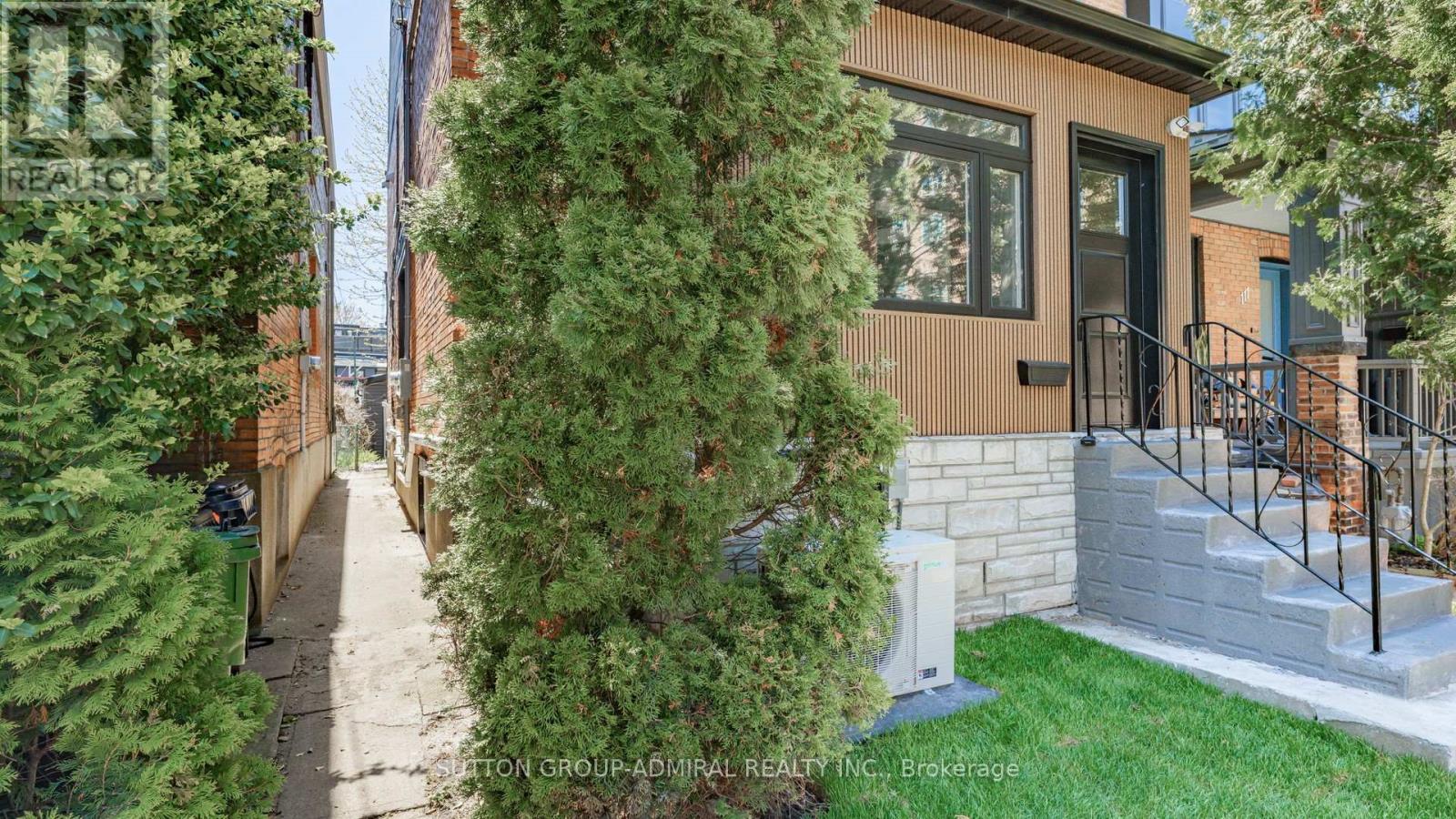 109 Fermanagh Avenue, Toronto, Ontario  M6R 1M1 - Photo 6 - W13084706