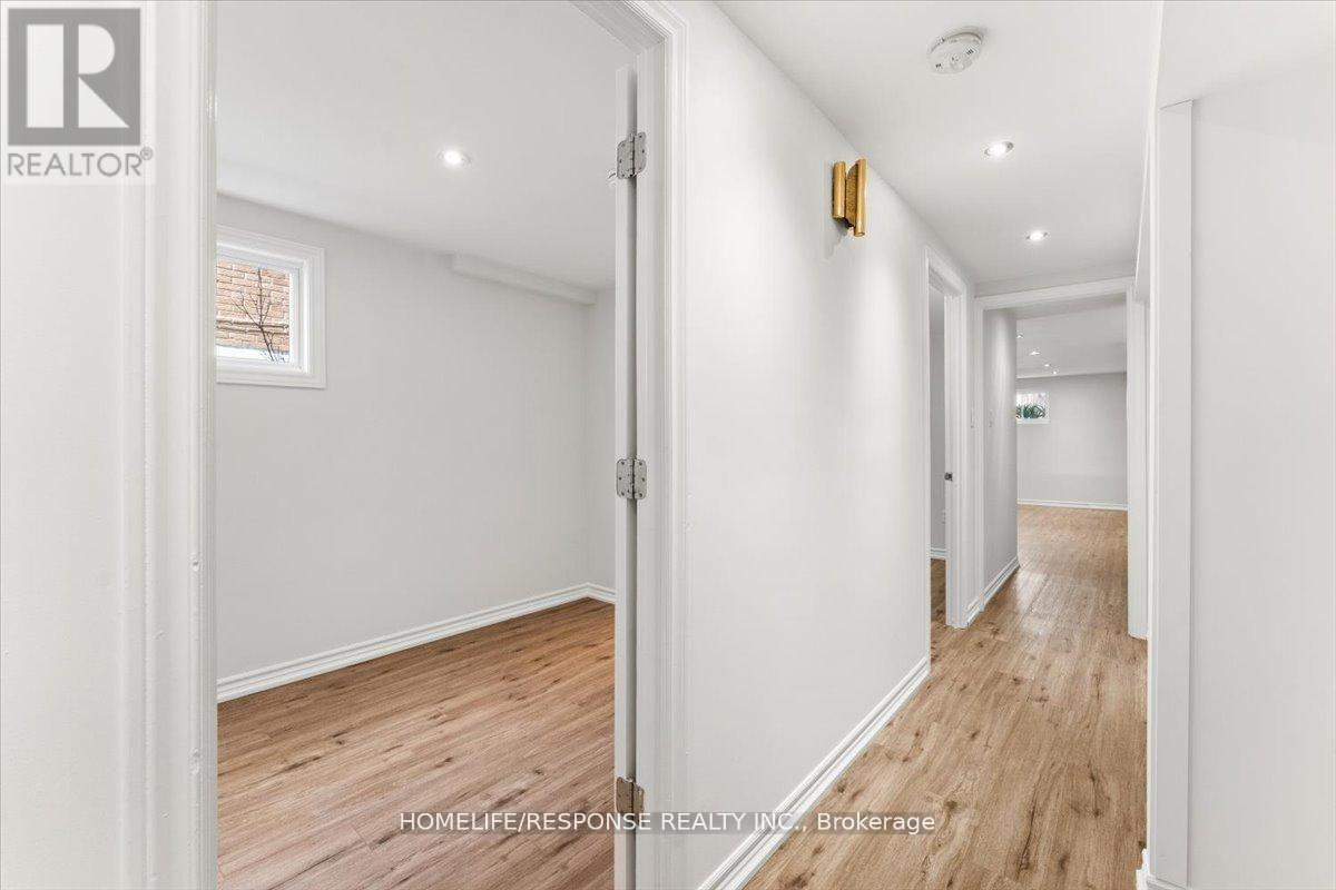 291 Thrace Avenue, Mississauga, Ontario  L5B 2B2 - Photo 25 - W13084718
