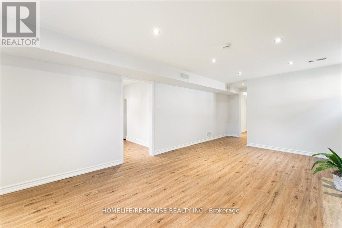 291 Thrace Avenue, Mississauga, Ontario  L5B 2B2 - Photo 27 - W13084718