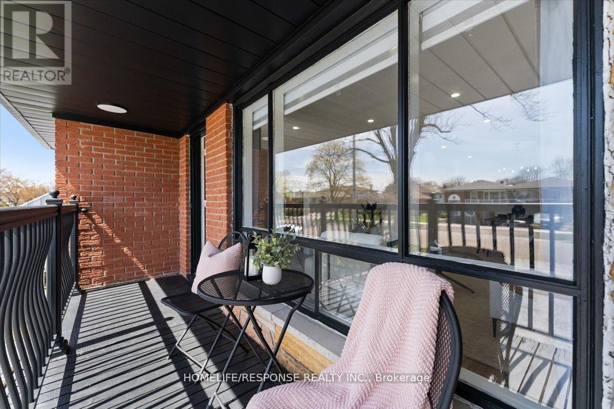 291 Thrace Avenue, Mississauga, Ontario  L5B 2B2 - Photo 4 - W13084718