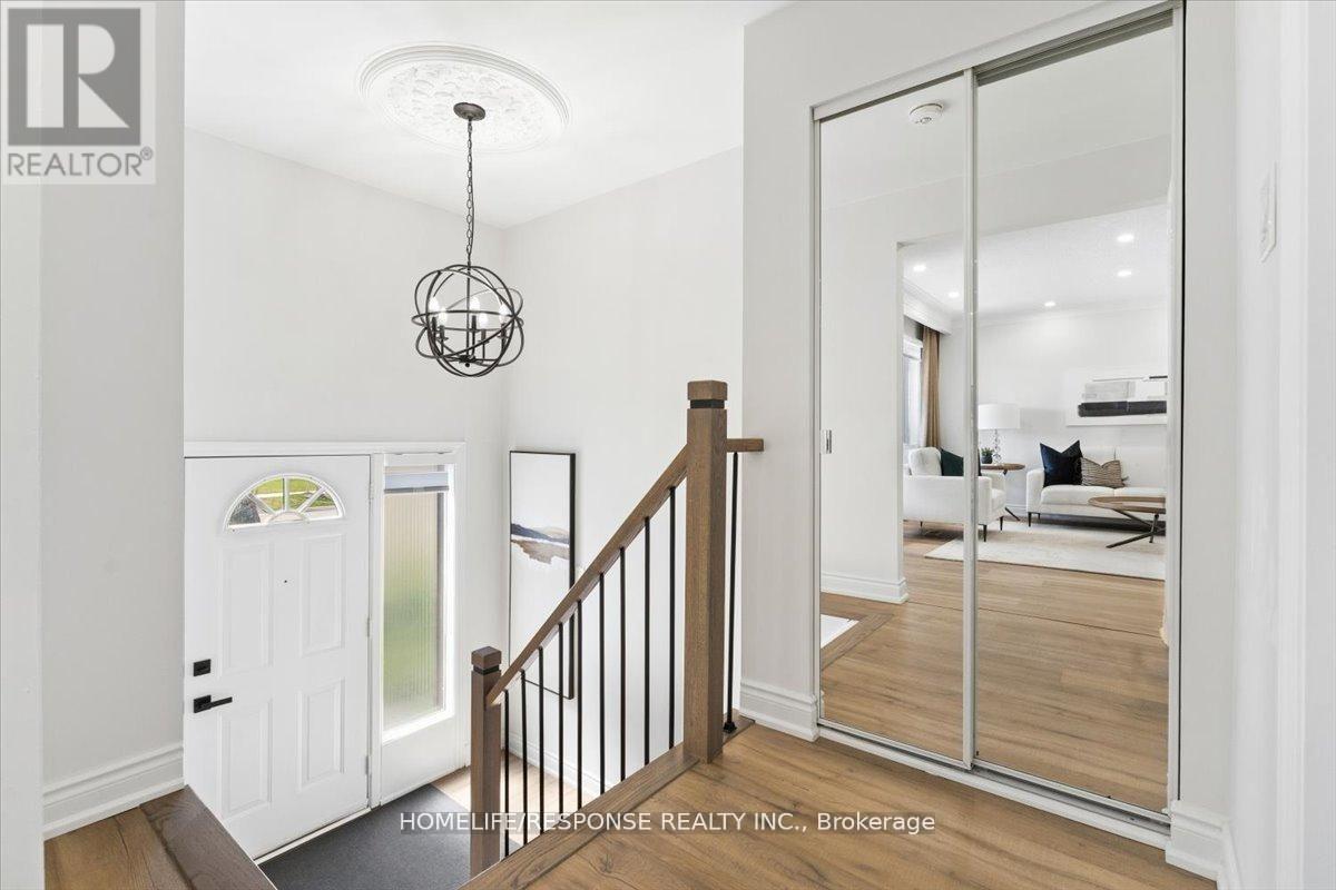 291 Thrace Avenue, Mississauga, Ontario  L5B 2B2 - Photo 5 - W13084718