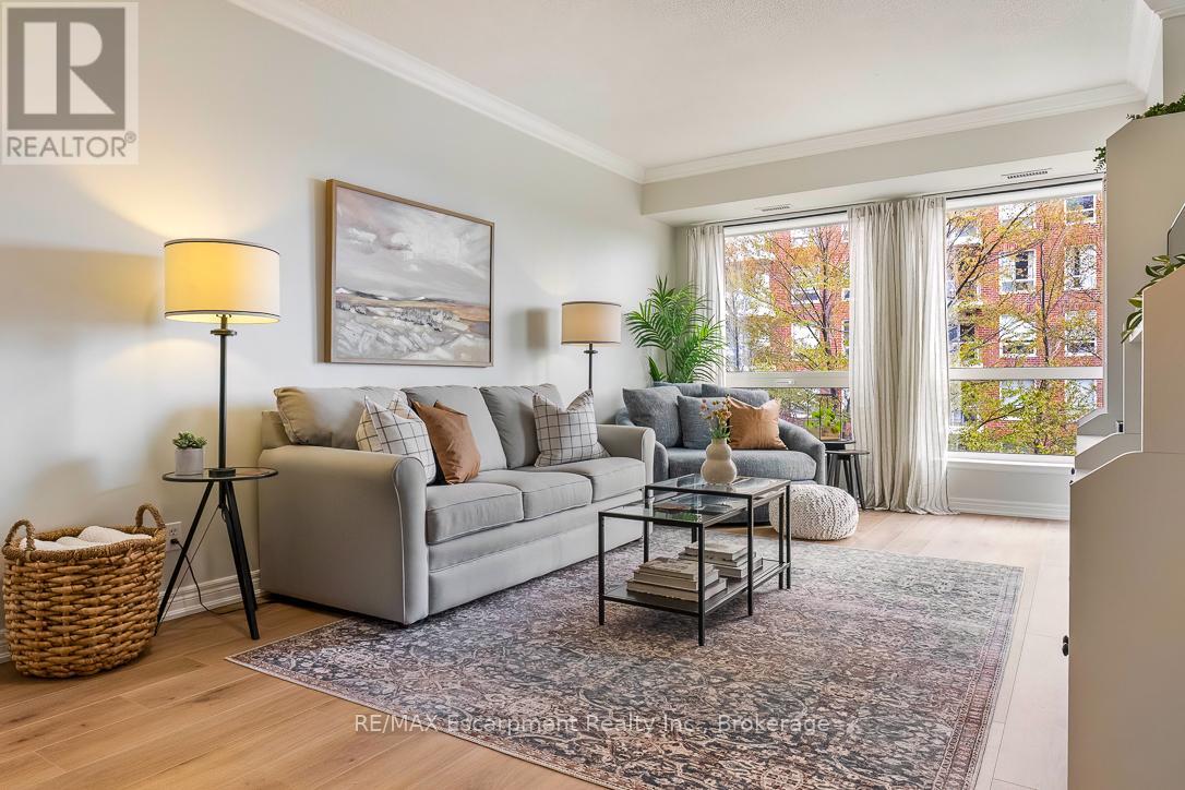 301 - 50 Old Mill Road, Oakville, Ontario  L6J 7W1 - Photo 5 - W13084884