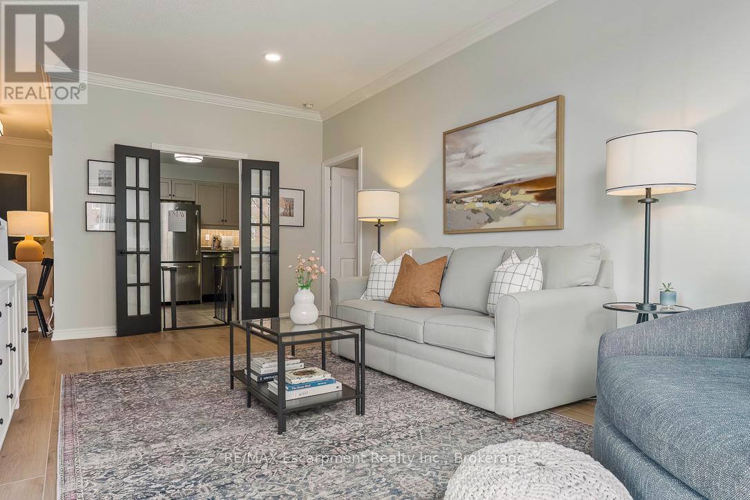301 - 50 Old Mill Road, Oakville, Ontario  L6J 7W1 - Photo 6 - W13084884