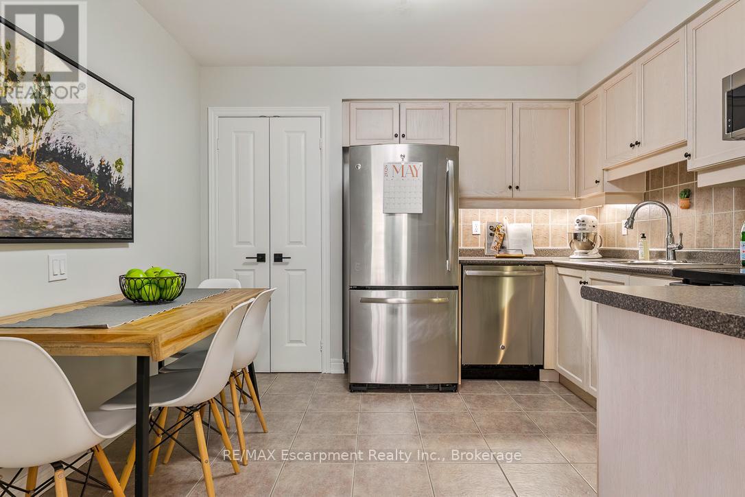 301 - 50 Old Mill Road, Oakville, Ontario  L6J 7W1 - Photo 8 - W13084884