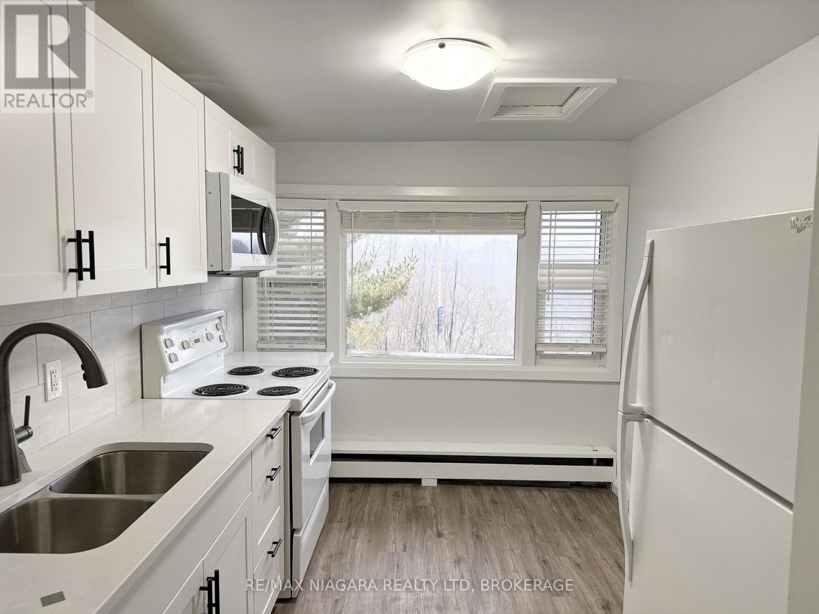 Unit 4 - 4711 River Road, Niagara Falls, Ontario  L2E 3G2 - Photo 2 - X13084910