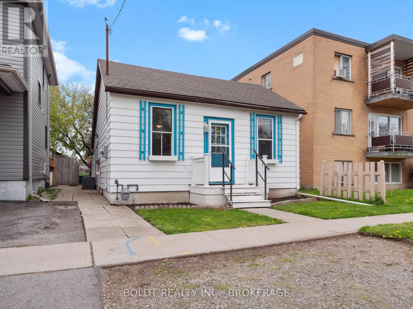 78 Maple Street, St. Catharines, Ontario  L2R 2B2 - Photo 2 - X13085152