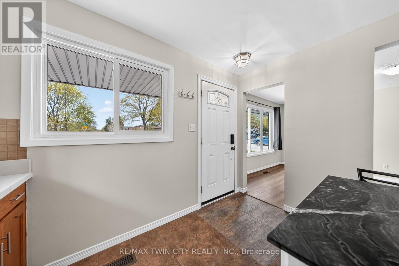 34 Avenue Road, Cambridge, Ontario  N1R 1B7 - Photo 3 - X13084684