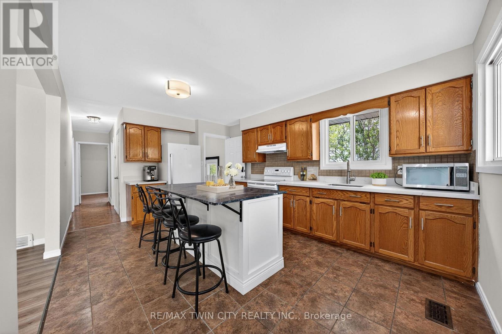 34 Avenue Road, Cambridge, Ontario  N1R 1B7 - Photo 6 - X13084684