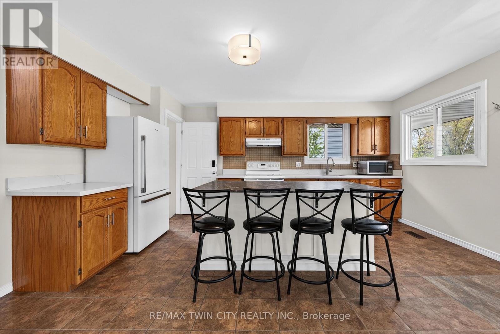 34 Avenue Road, Cambridge, Ontario  N1R 1B7 - Photo 7 - X13084684