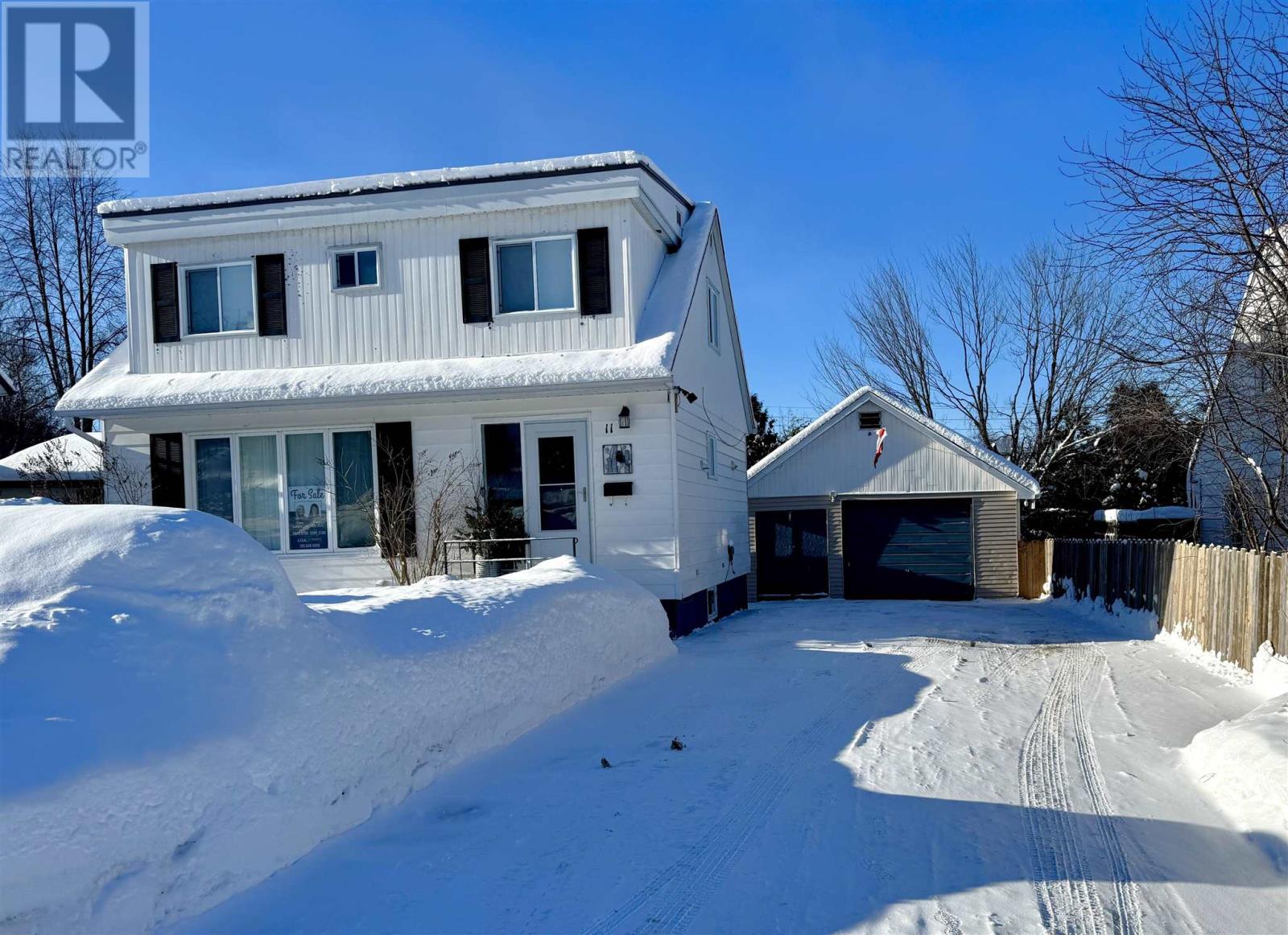 11 Oak Hill RD, Elliot Lake, Ontario