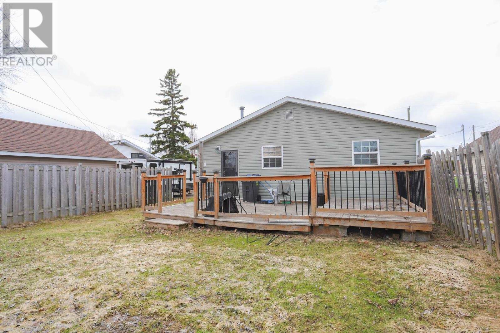 82 Cameron Ave, Sault Ste. Marie, Ontario  P6B 4X2 - Photo 23 - SM260672