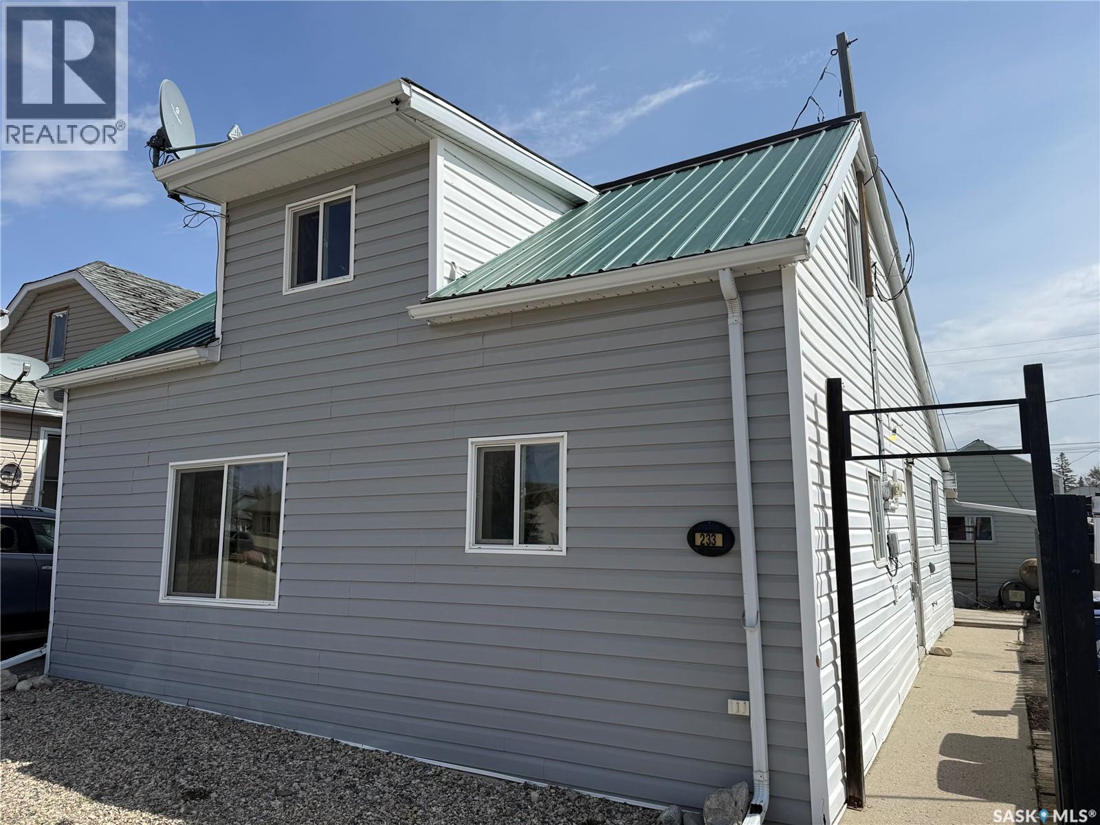 233 Central Avenue, Montmartre, Saskatchewan  S0G 3M0 - Photo 1 - SK015129