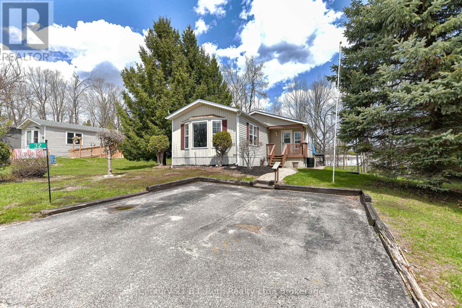 32 Jane Street, Oro-Medonte, Ontario  L3V 0P9 - Photo 2 - S13084952
