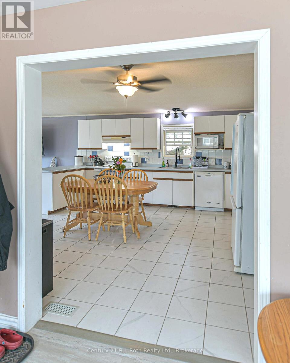 32 Jane Street, Oro-Medonte, Ontario  L3V 0P9 - Photo 21 - S13084952