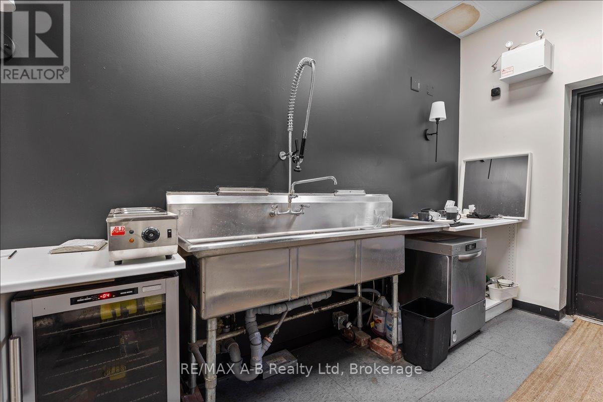 95 Ontario Street, Stratford, Ontario  N5A 3H1 - Photo 23 - X13085046
