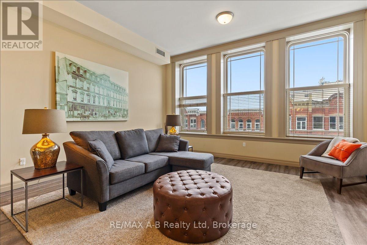 95 Ontario Street, Stratford, Ontario  N5A 3H1 - Photo 32 - X13085046