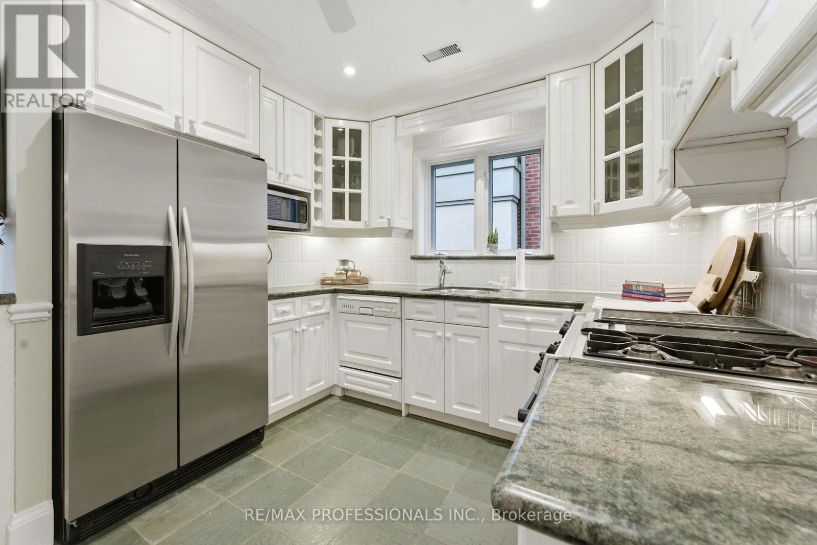 5 Princeton Road, Toronto, Ontario  M8X 2E1 - Photo 13 - W13084092