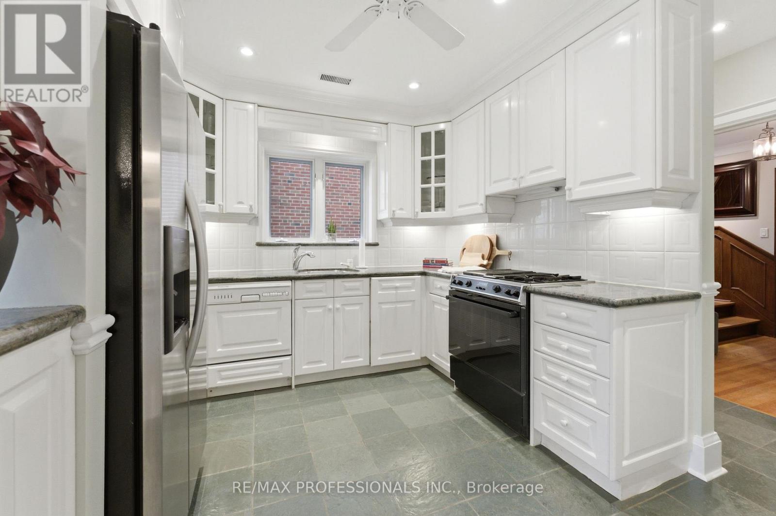 5 Princeton Road, Toronto, Ontario  M8X 2E1 - Photo 14 - W13084092