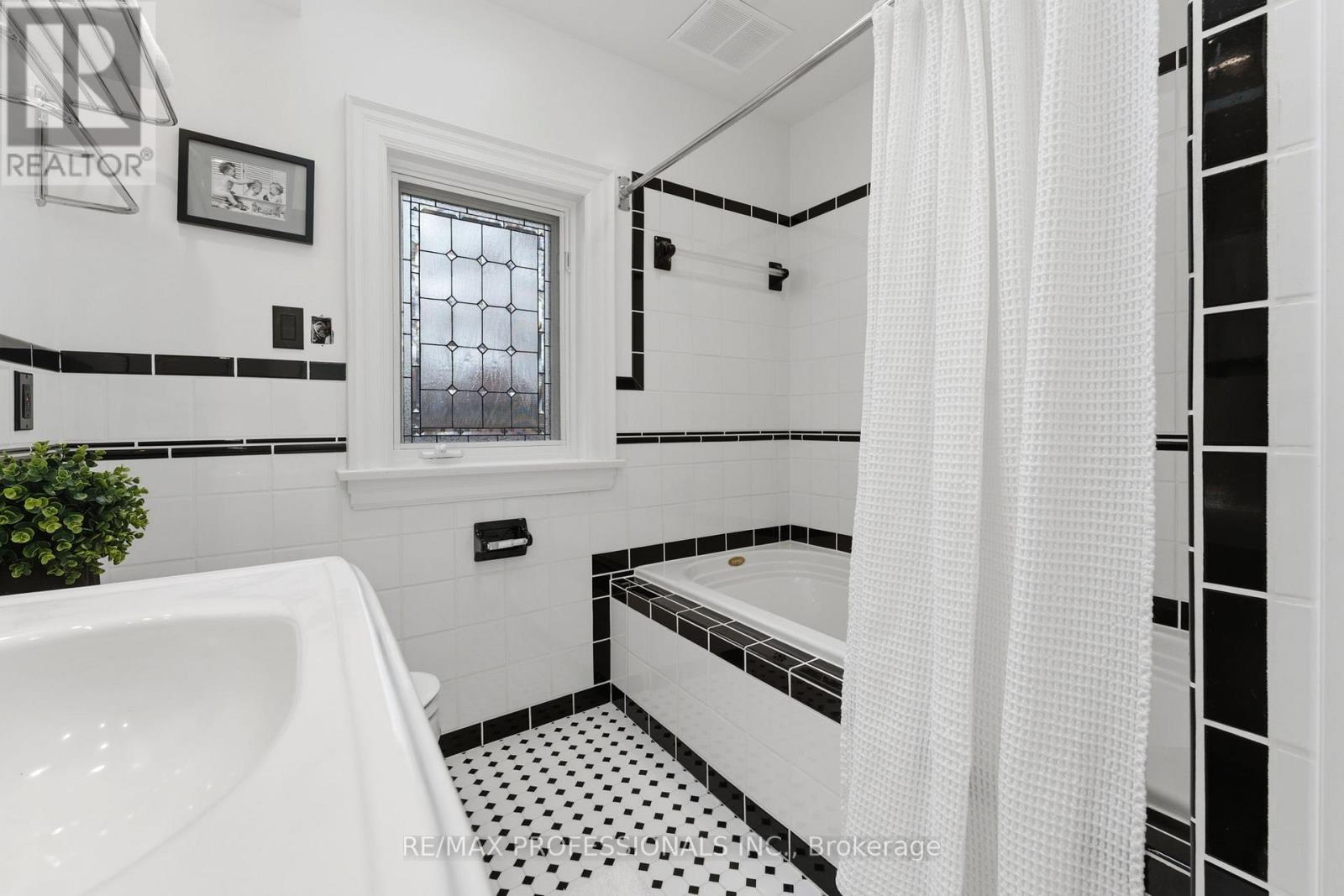 5 Princeton Road, Toronto, Ontario  M8X 2E1 - Photo 30 - W13084092