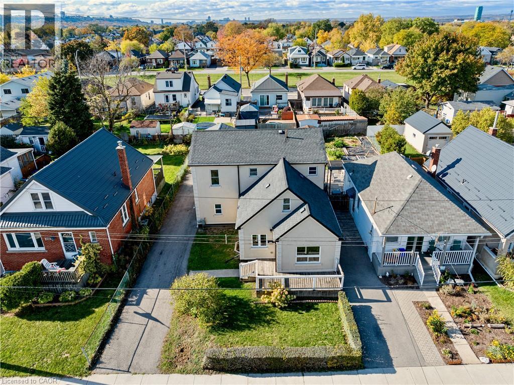 233 NORMANHURST Avenue, Hamilton, Ontario
