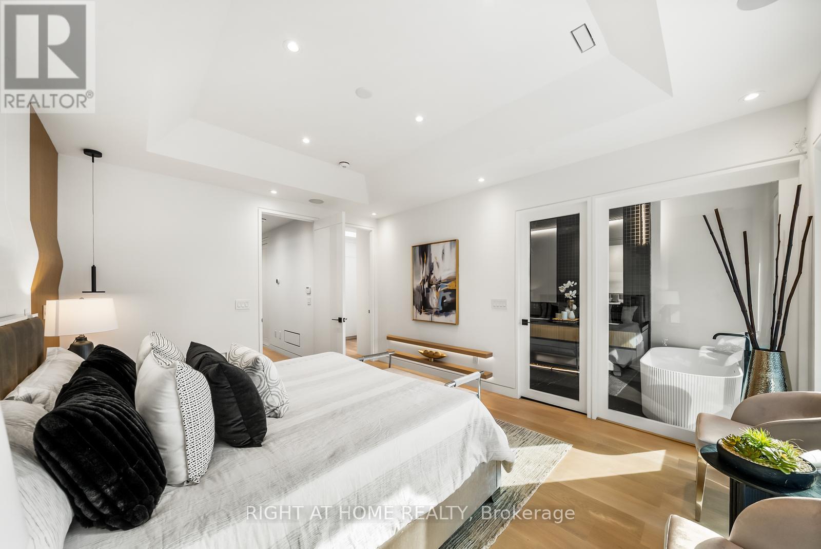 74b Rathnelly Avenue, Toronto, Ontario  M4V 2M6 - Photo 23 - C13085086