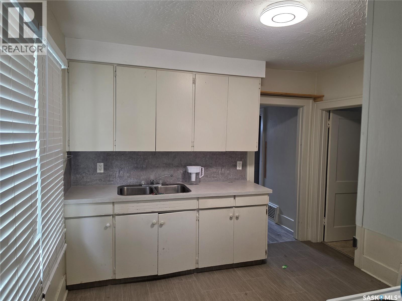 1533 Elphinstone Street, Regina, Saskatchewan  S4T 3M8 - Photo 2 - SK034931