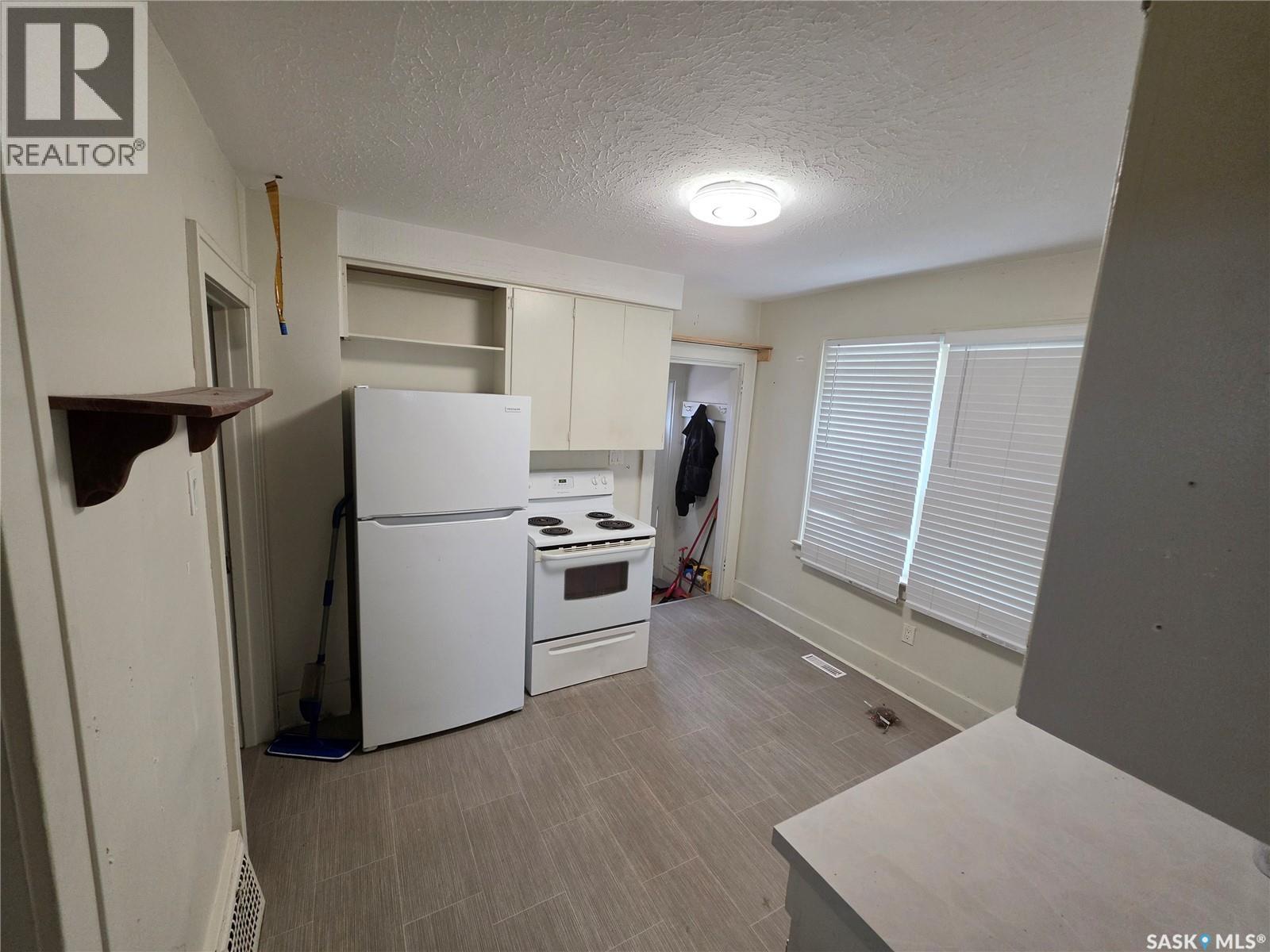 1533 Elphinstone Street, Regina, Saskatchewan  S4T 3M8 - Photo 3 - SK034931