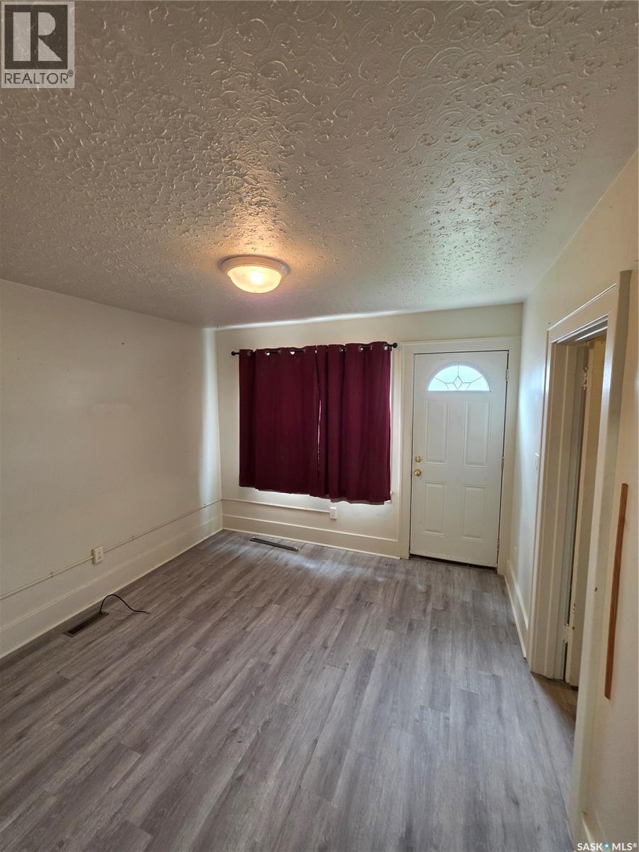 1533 Elphinstone Street, Regina, Saskatchewan  S4T 3M8 - Photo 5 - SK034931