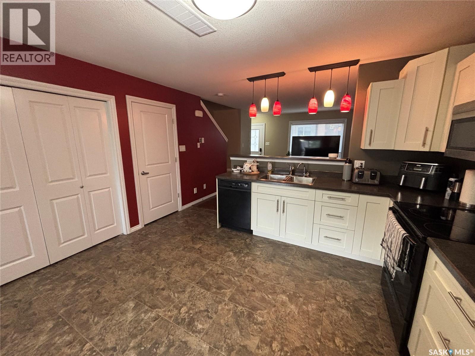 3 3225 Woodhams Drive E, Regina, Saskatchewan  S4V 3A2 - Photo 7 - SK034823