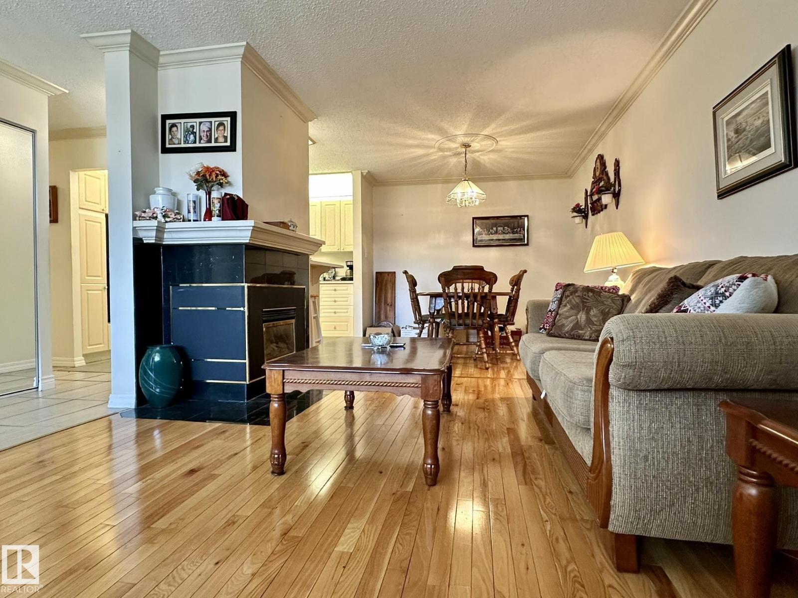 2304 151 Av Nw, Edmonton, Alberta  T5Y 2L1 - Photo 3 - E4485774