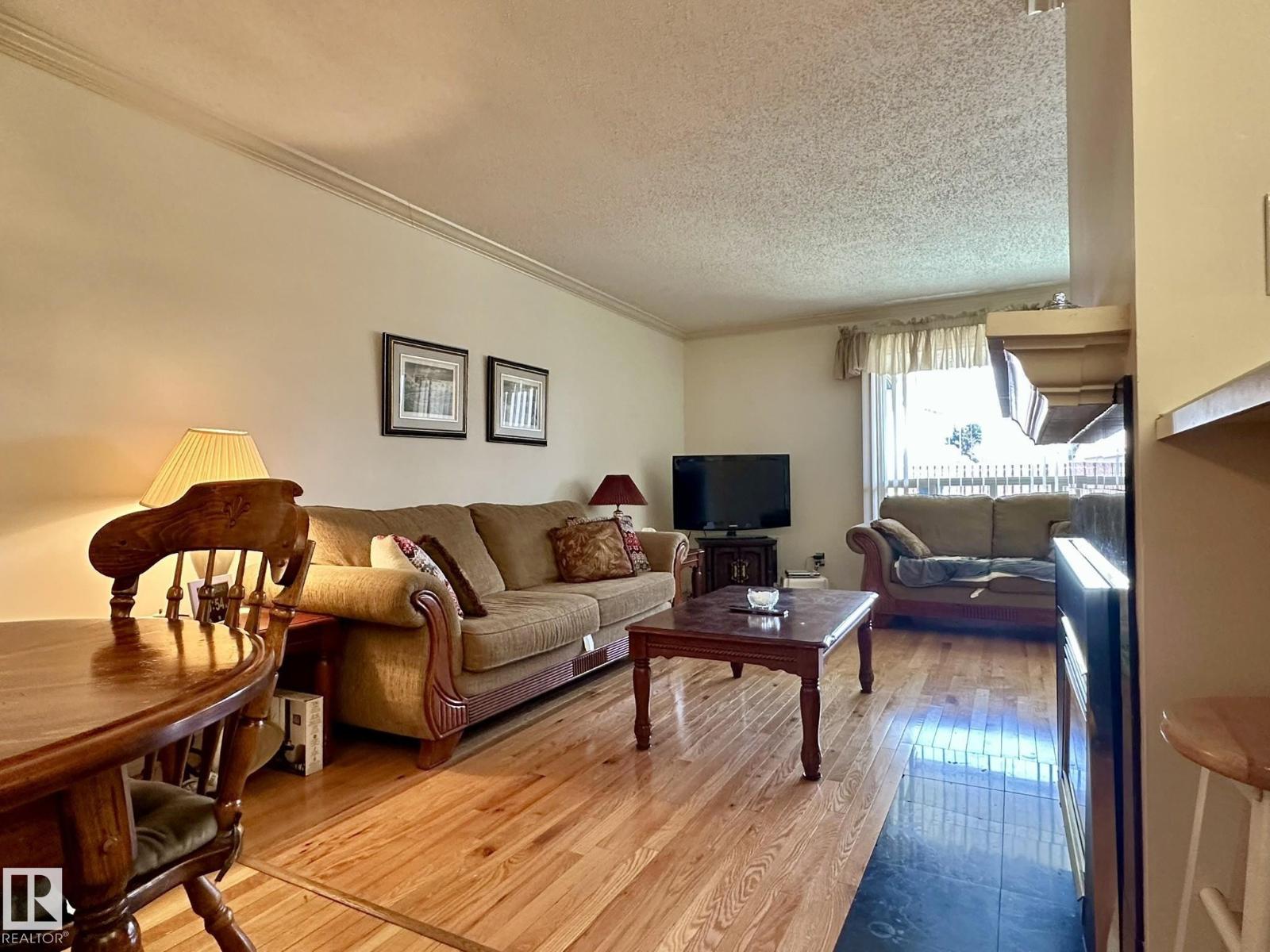 2304 151 Av Nw, Edmonton, Alberta  T5Y 2L1 - Photo 5 - E4485774