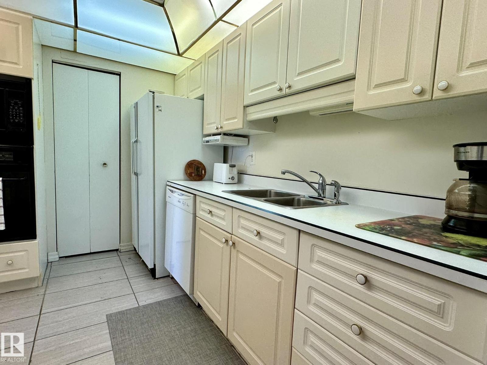 2304 151 Av Nw, Edmonton, Alberta  T5Y 2L1 - Photo 9 - E4485774