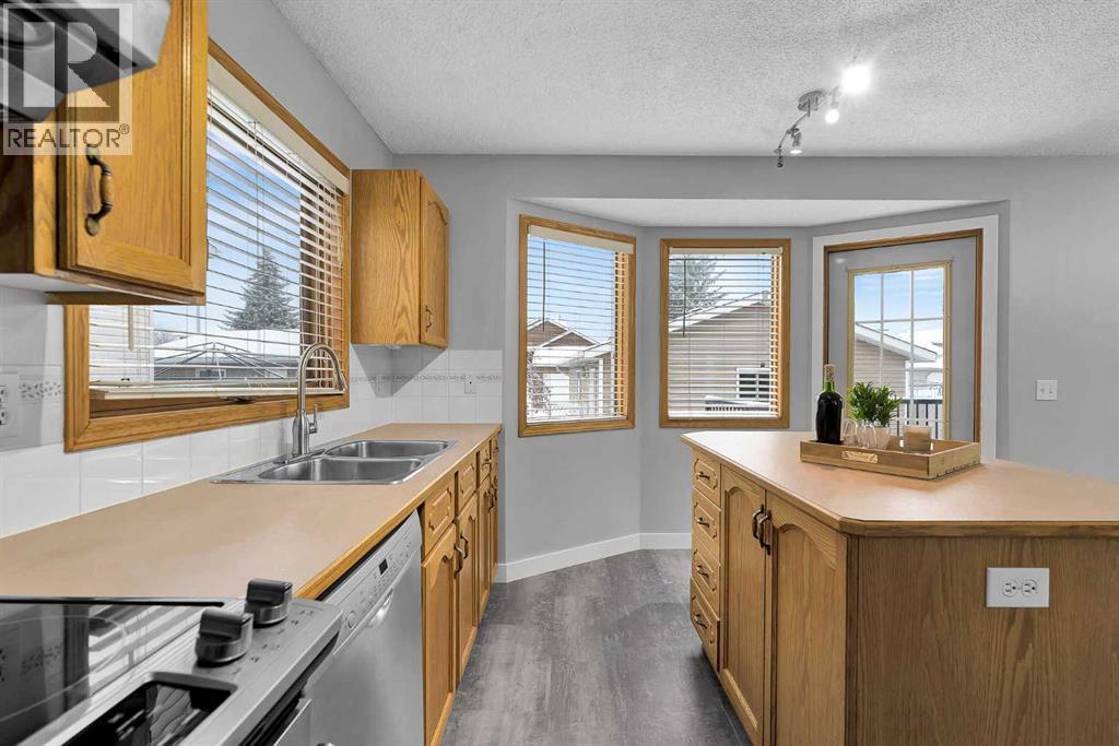 1427 Erin Drive SE, Airdrie, Alberta  T4B 2E9 - Photo 9 - A2305608