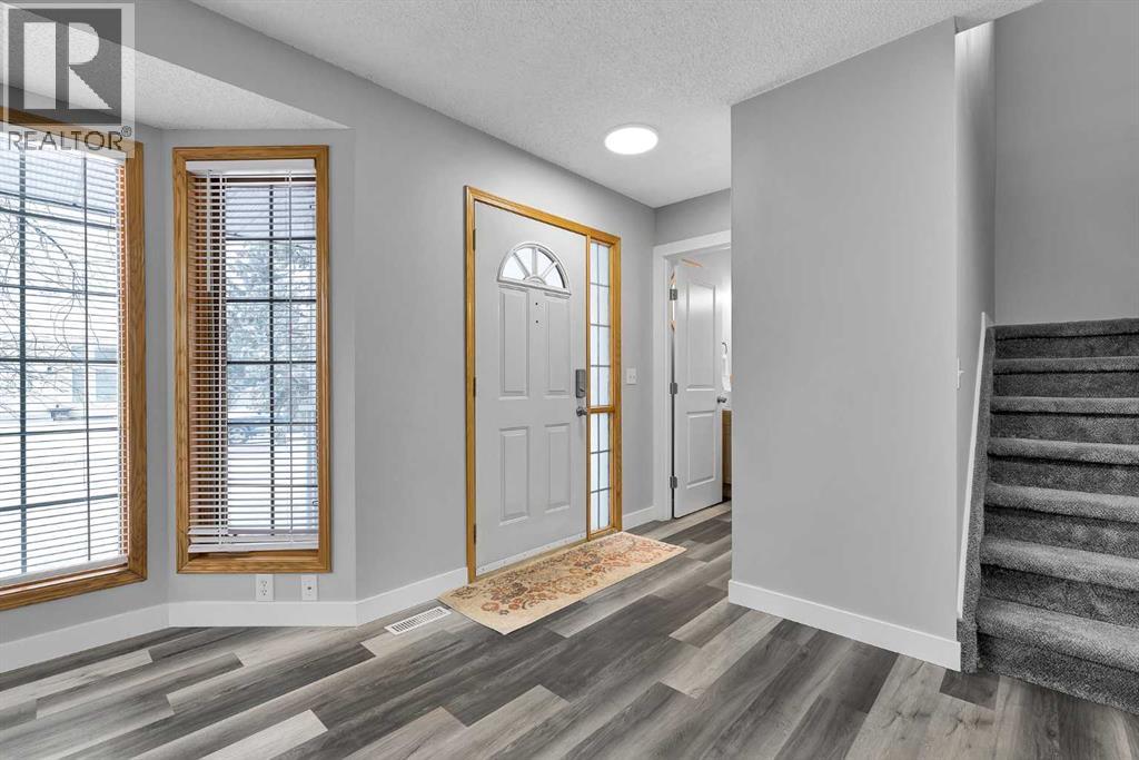 1427 Erin Drive SE, Airdrie, Alberta  T4B 2E9 - Photo 3 - A2305608