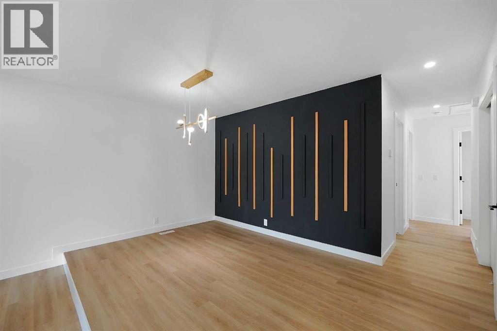 24 Bermuda Street NW, Calgary, Alberta  T3K 1G6 - Photo 3 - A2307906