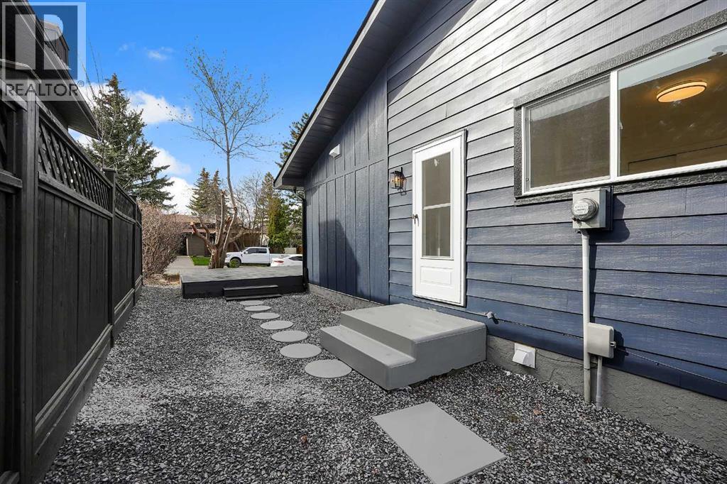 24 Bermuda Street NW, Calgary, Alberta  T3K 1G6 - Photo 36 - A2307906