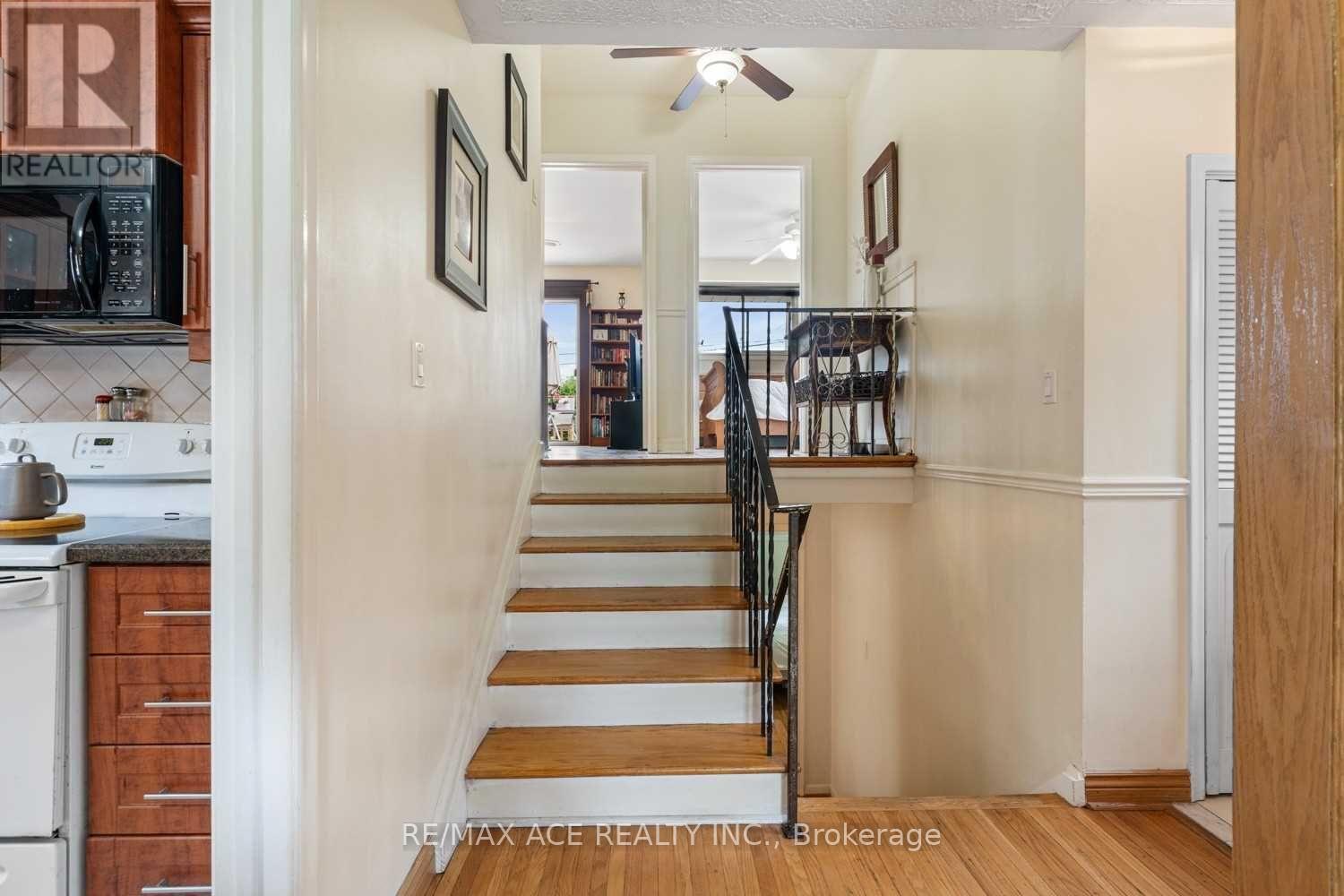 Main - 27 Oakridge Drive, Toronto, Ontario  M1M 2A5 - Photo 10 - E13084874