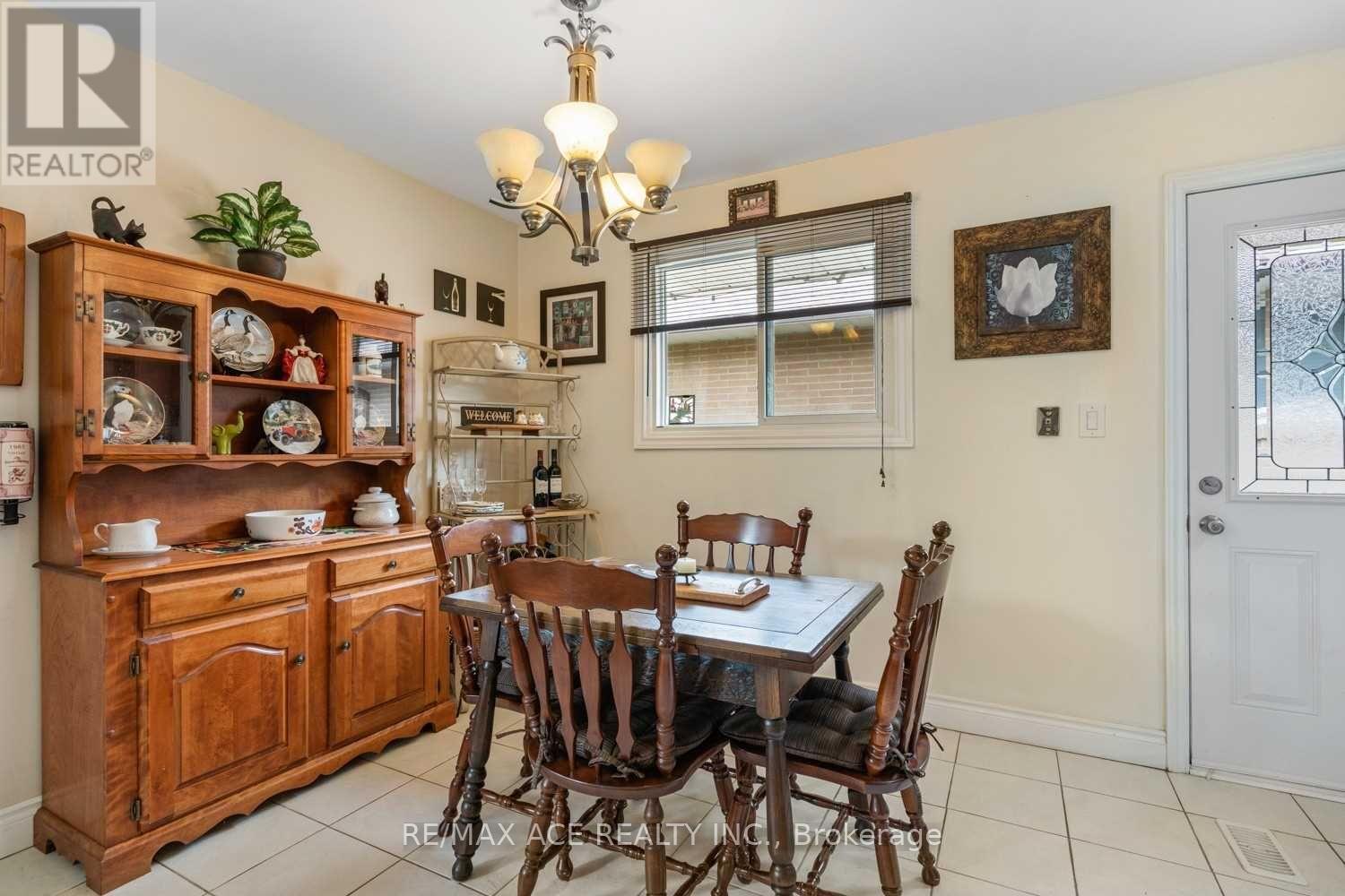 Main - 27 Oakridge Drive, Toronto, Ontario  M1M 2A5 - Photo 8 - E13084874