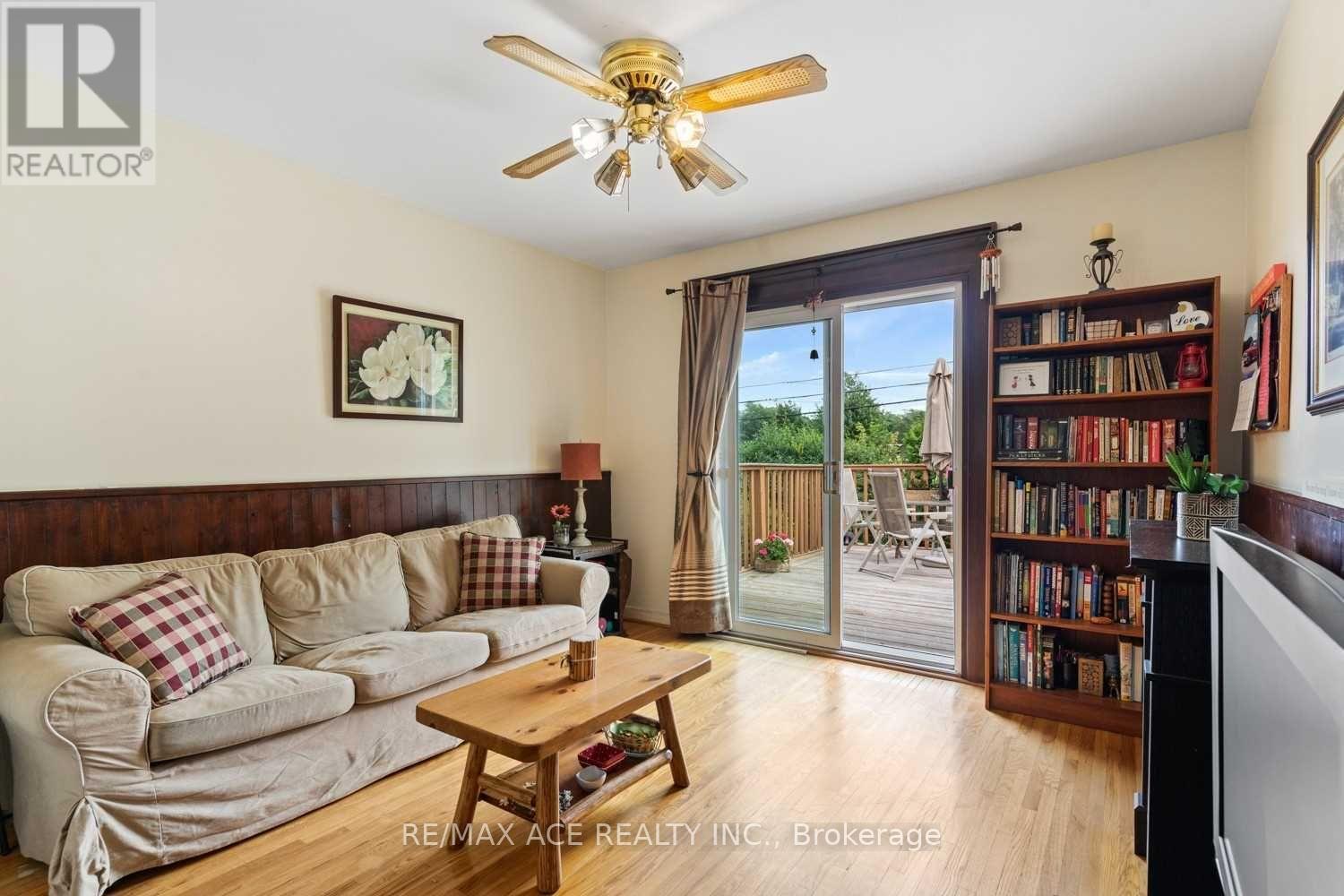 Main - 27 Oakridge Drive, Toronto, Ontario  M1M 2A5 - Photo 9 - E13084874