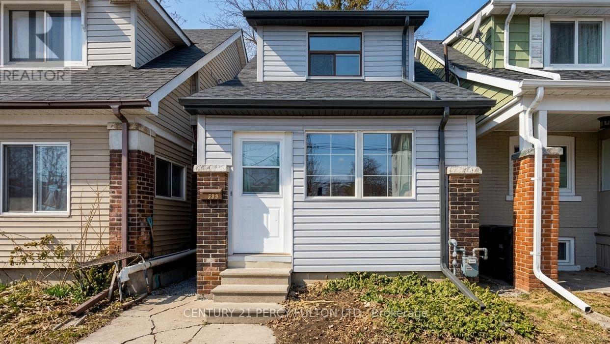 366 COXWELL AVENUE, Toronto, Ontario